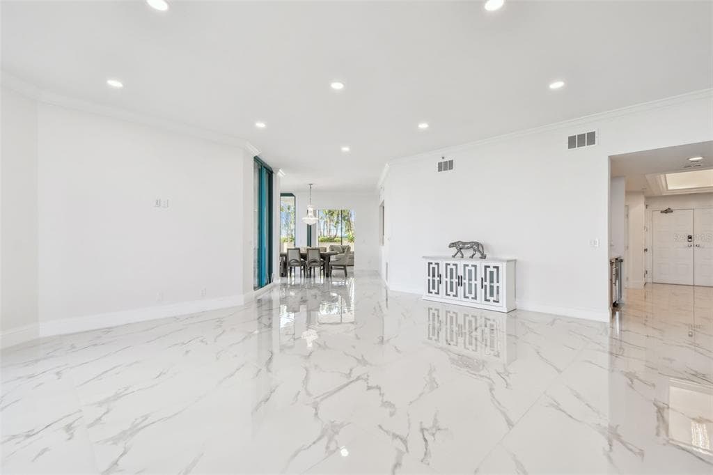 1560 GULF BOULEVARD 306 photo 9