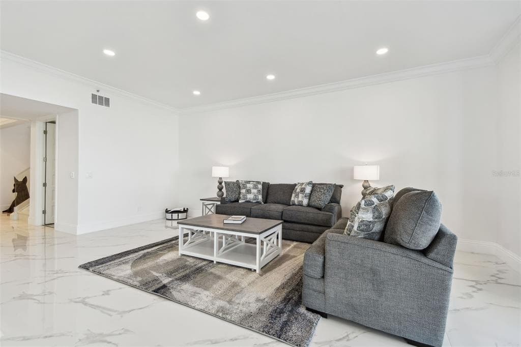1560 GULF BOULEVARD 306 photo 8