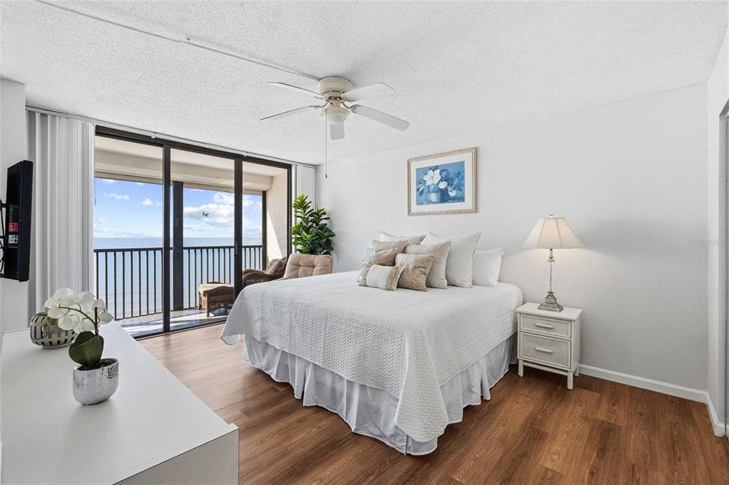 15462 GULF BOULEVARD 601 photo 23