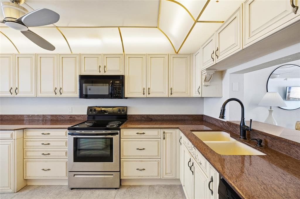 15462 GULF BOULEVARD 601 photo 6