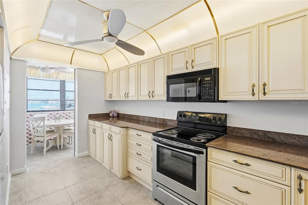 15462 GULF BOULEVARD 601 photo 7