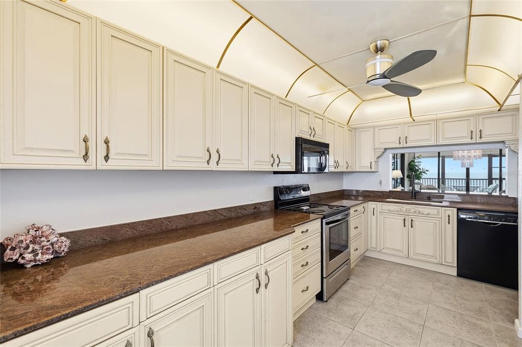 15462 GULF BOULEVARD 601 photo 9