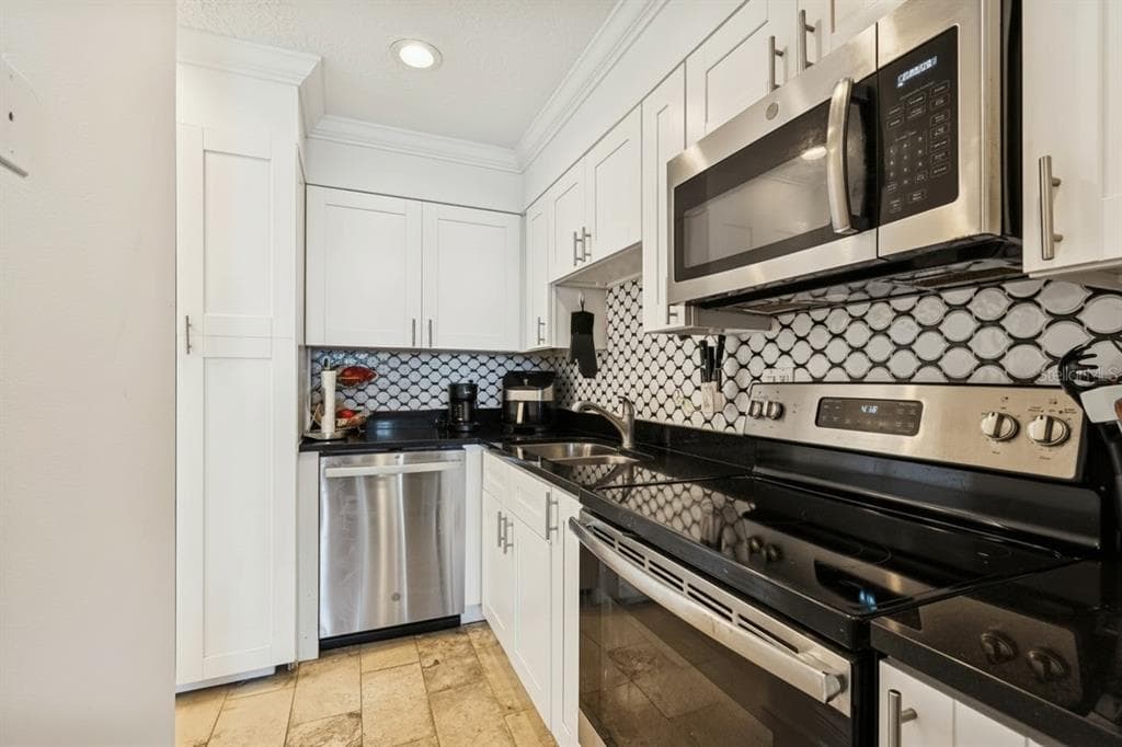 5110 COQUINA KEY DRIVE SE C photo 15