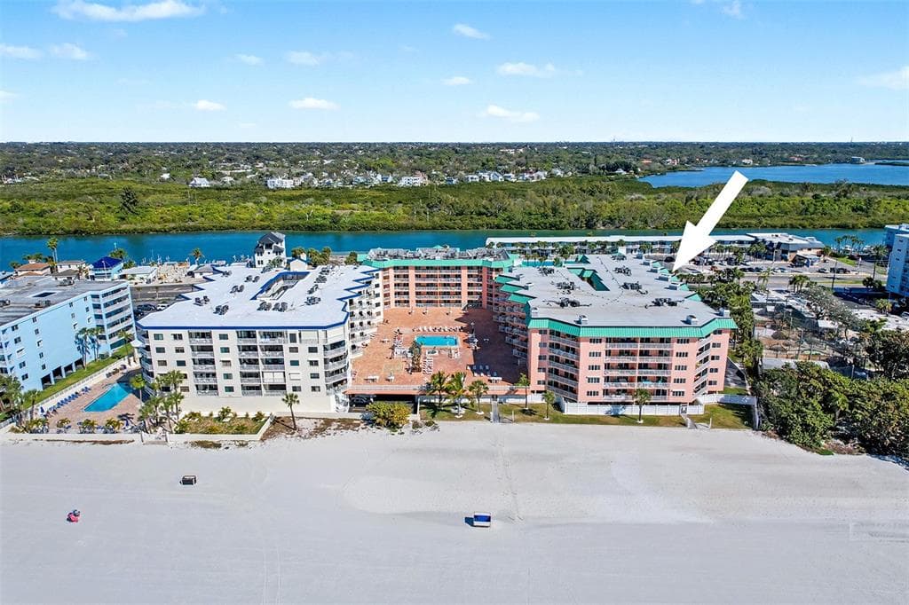 18400 GULF BOULEVARD 1302 photo 3