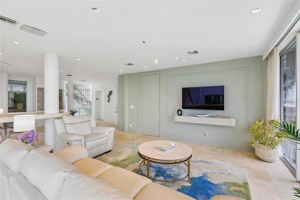 648 BEACH ROAD photo 20
