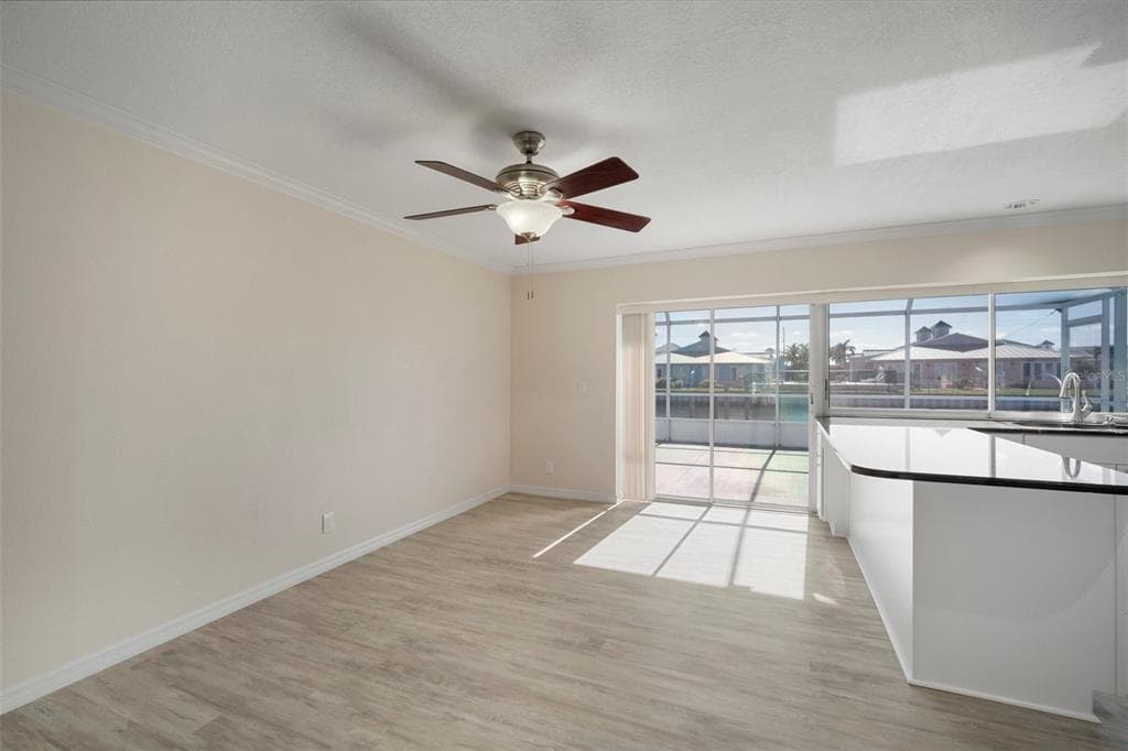 910 SPINDLE PALM WAY photo 5