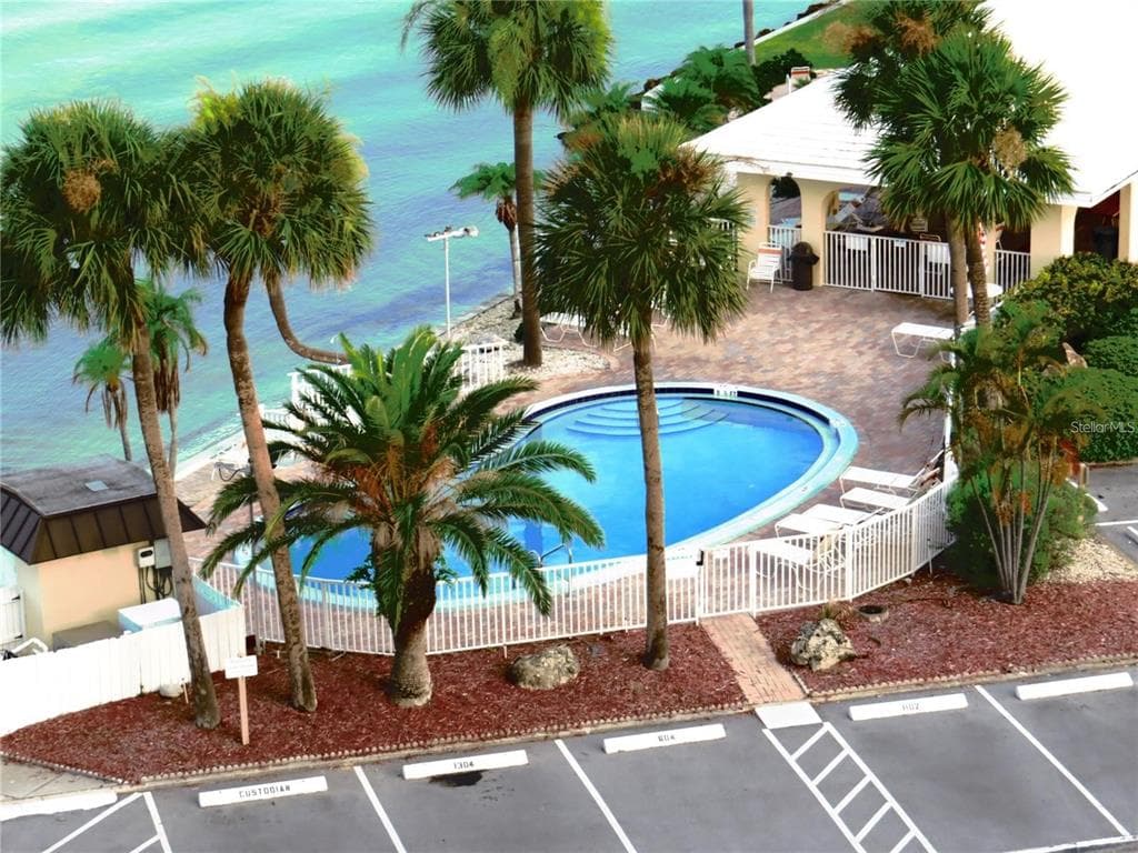 4550 COVE CIRCLE #106 3