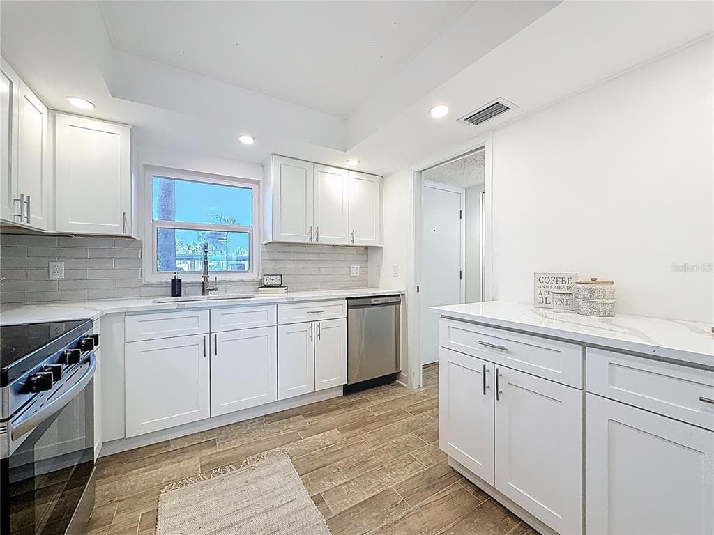 4550 COVE CIRCLE 106 photo 9