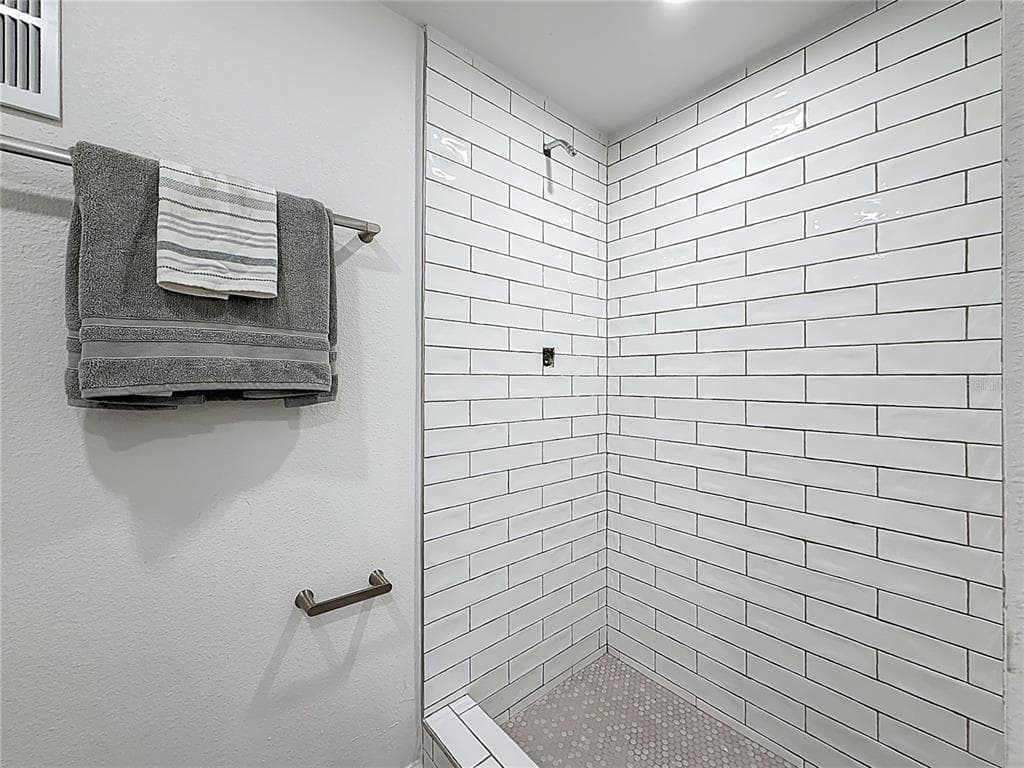 4550 COVE CIRCLE 106 photo 18