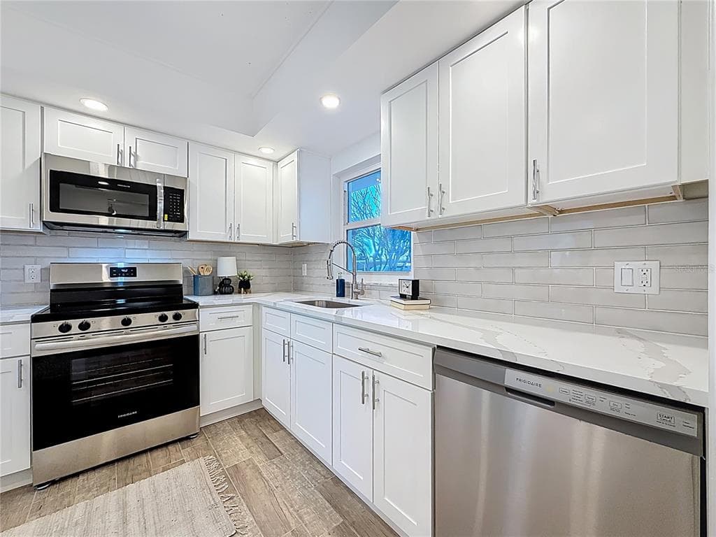4550 COVE CIRCLE 106 photo 8