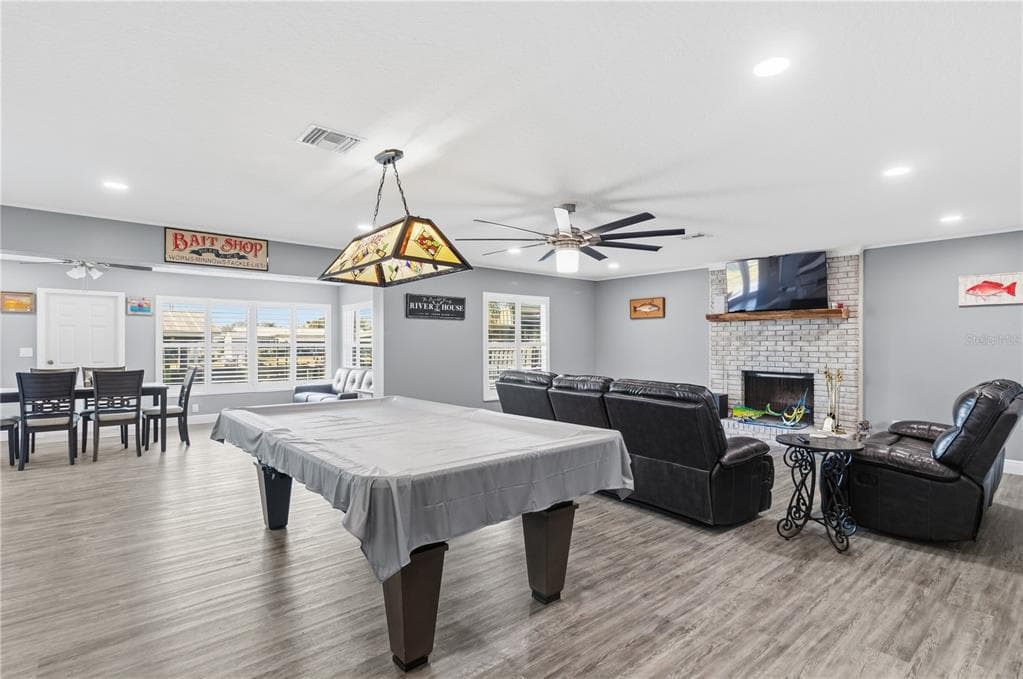 1621 SPRING GARDEN DRIVE 5
