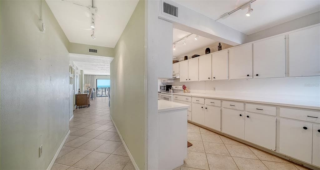 19 WHISPERING SANDS DRIVE 204 photo 6