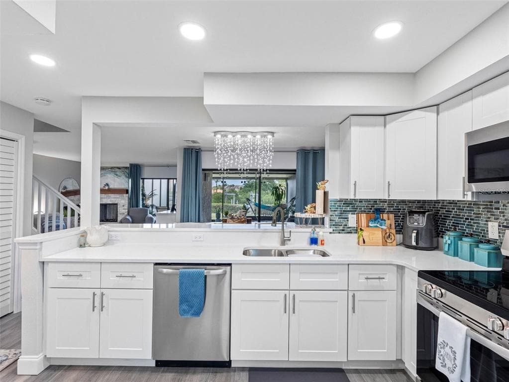 4306 SUNRAY COURT 5