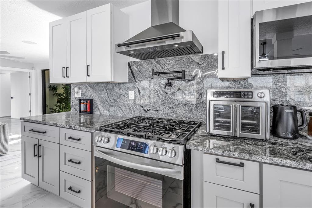 583 CRYSTAL DRIVE photo 22