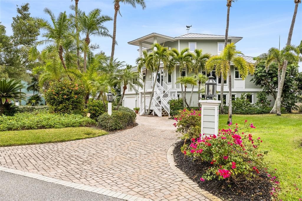 16 GROUPER HOLE DRIVE photo 3