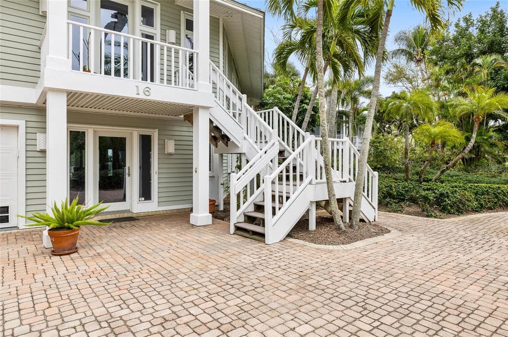 16 GROUPER HOLE DRIVE photo 5