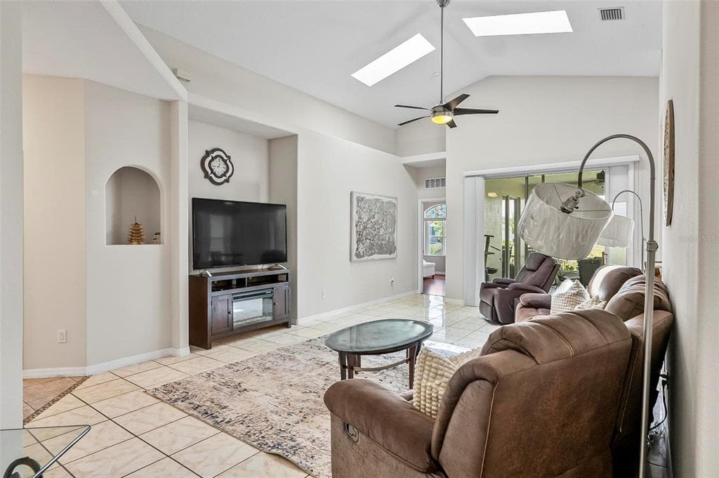 19 RAINTREE CIRCLE photo 7