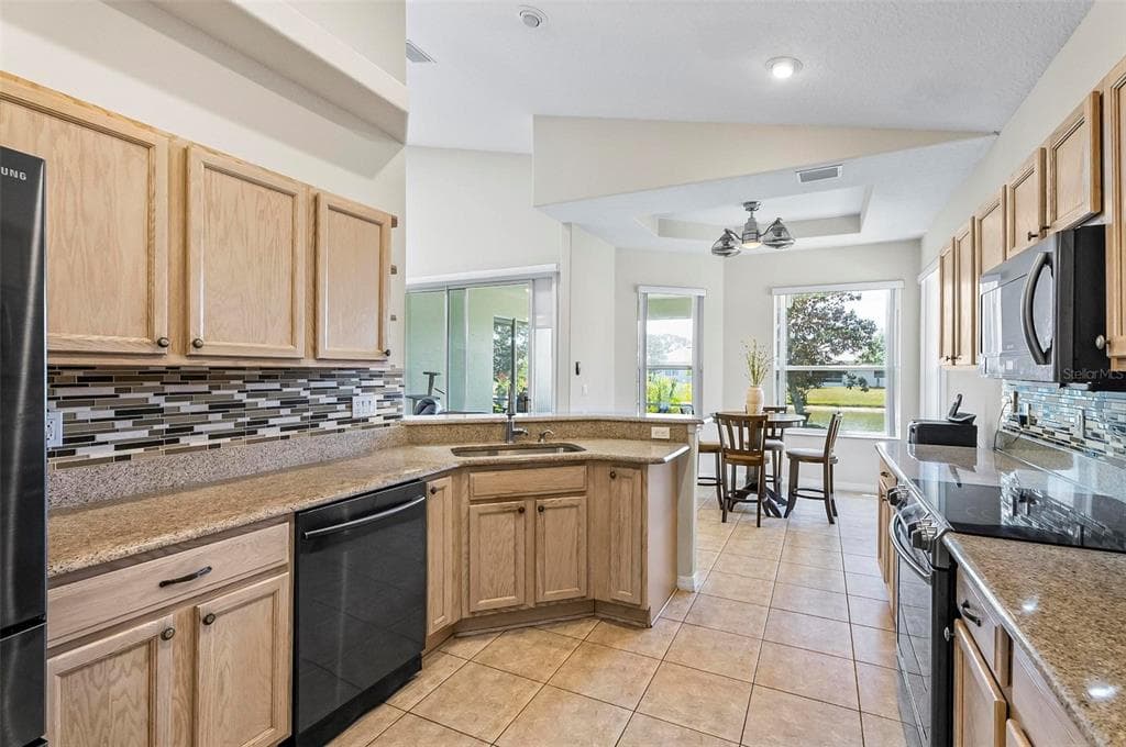 19 RAINTREE CIRCLE photo 18