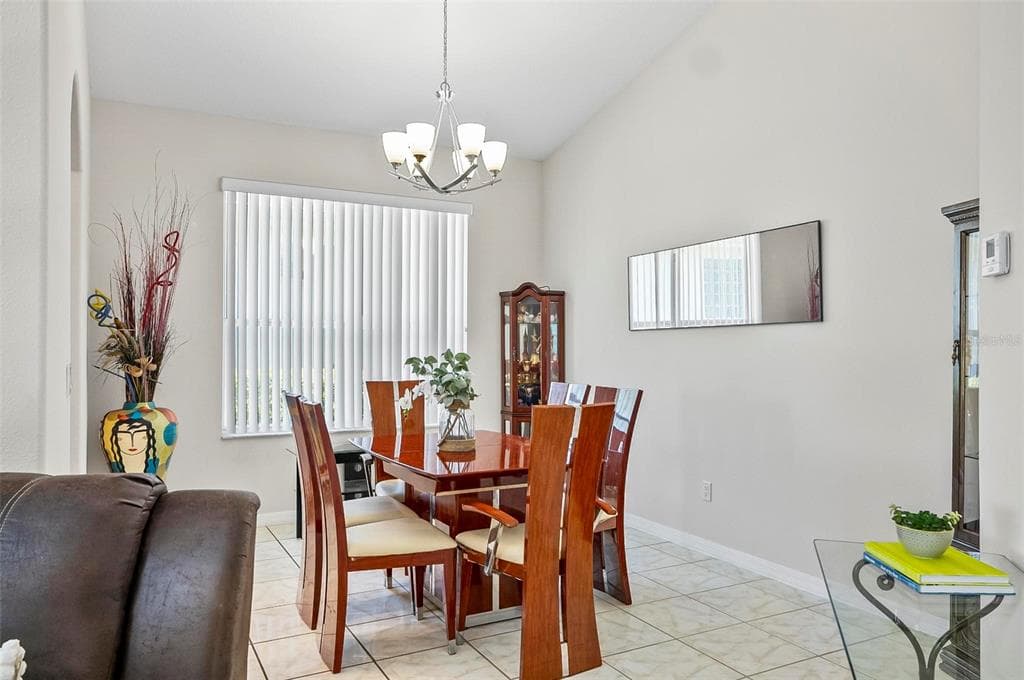 19 RAINTREE CIRCLE photo 11