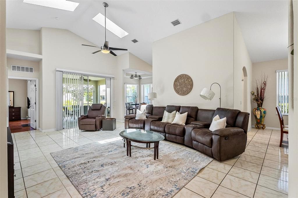 19 RAINTREE CIRCLE photo 4