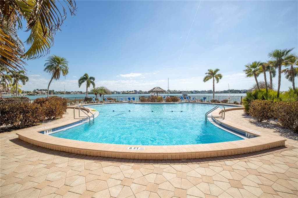 5108 BRITTANY DRIVE S #204 3