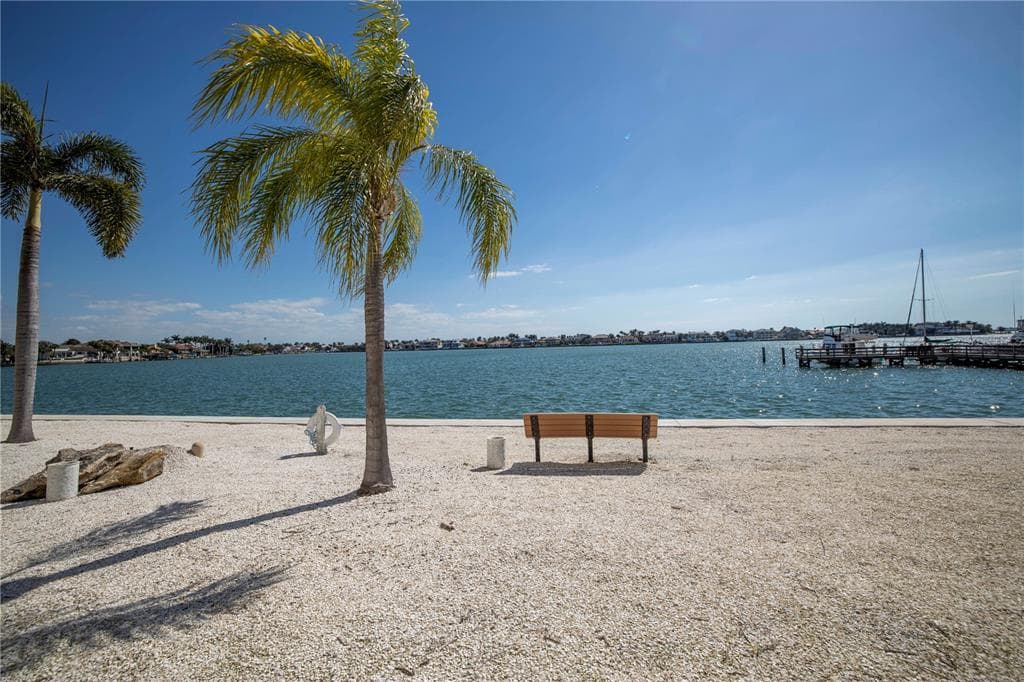 5108 BRITTANY DRIVE S #204 4