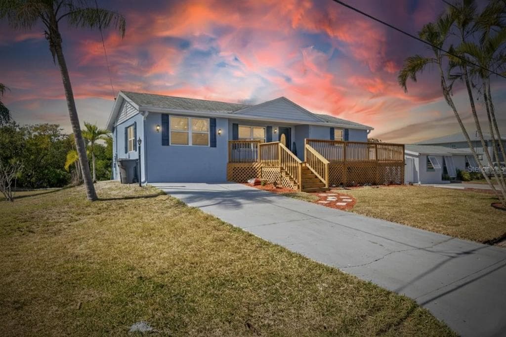 827 SEABREEZE DRIVE 2