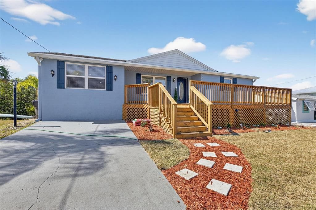 827 SEABREEZE DRIVE 3