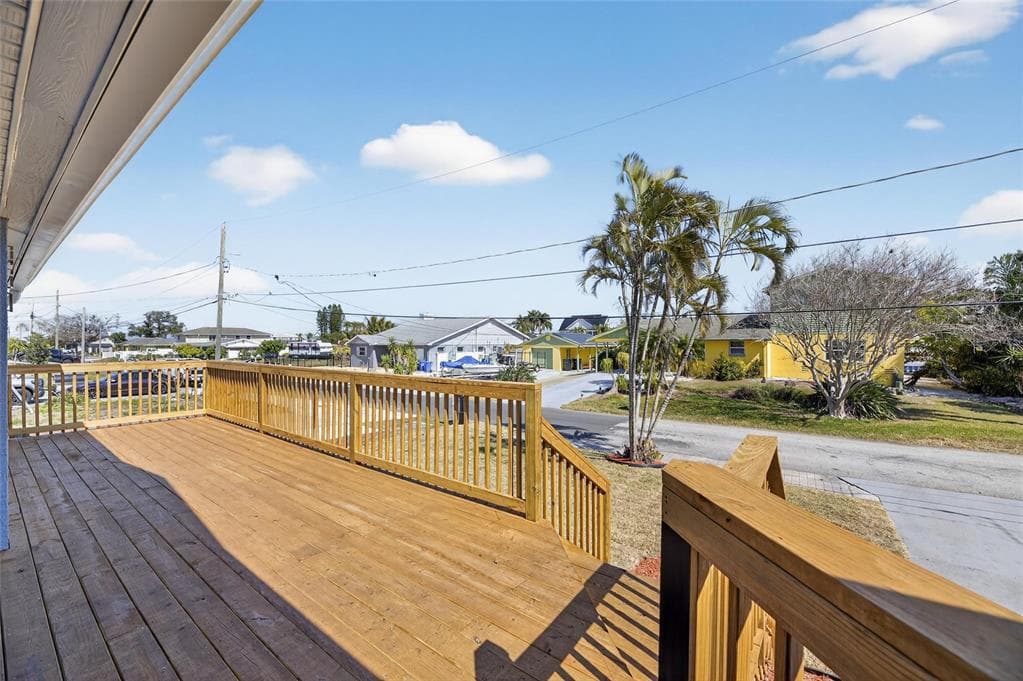 827 SEABREEZE DRIVE 5