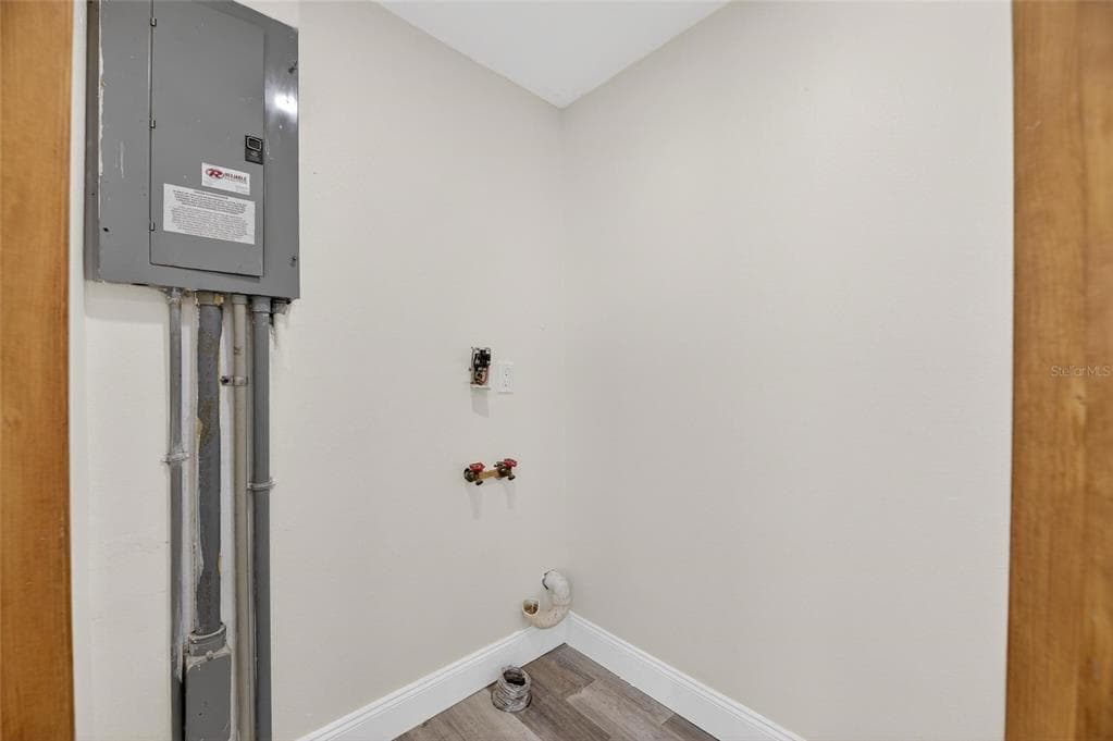 827 SEABREEZE DRIVE photo 24
