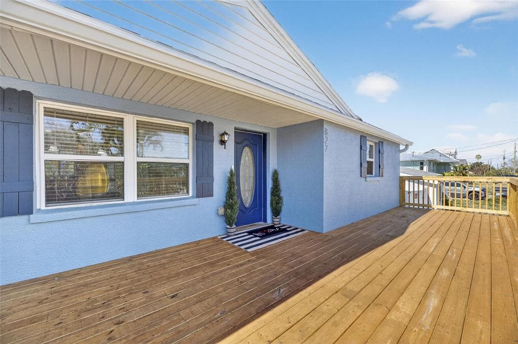 827 SEABREEZE DRIVE 4