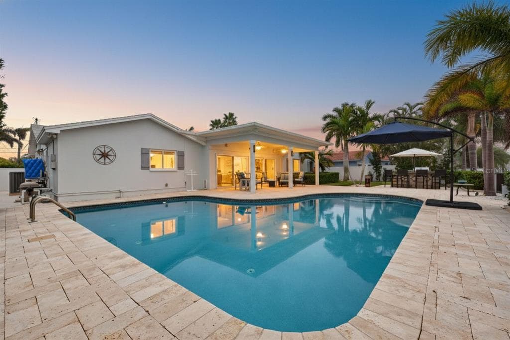 136 WINDWARD ISLAND 3