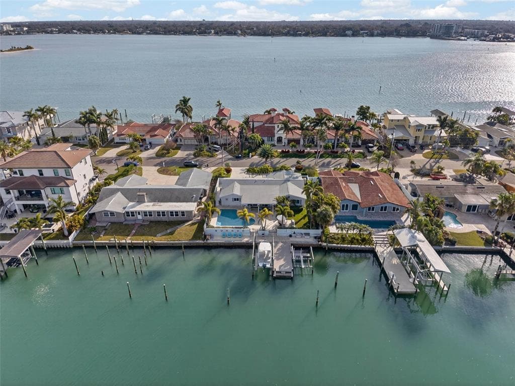 136 WINDWARD ISLAND 4