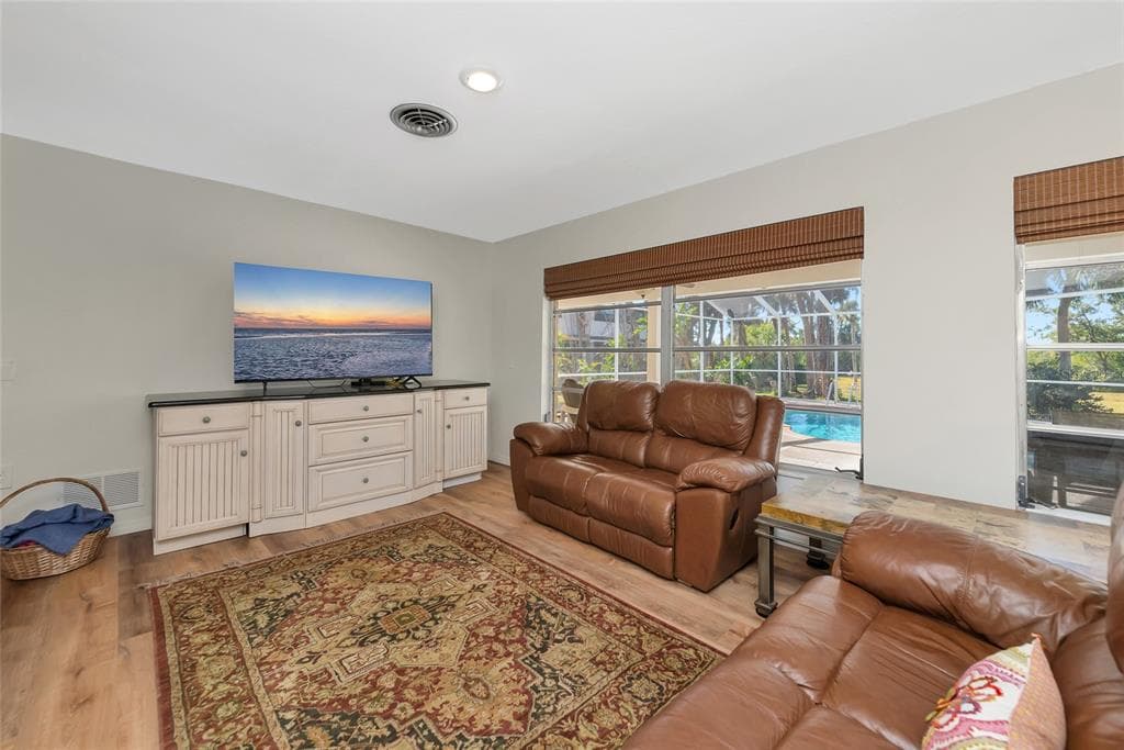 950 OXFORD DRIVE photo 18