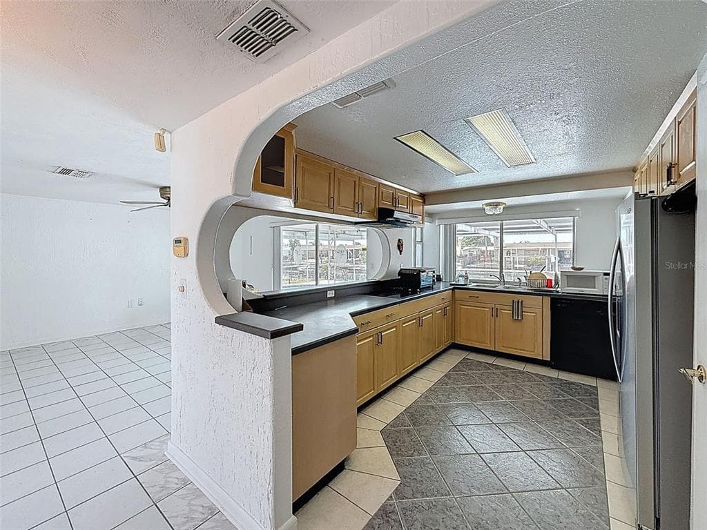 13701 VERONICA DRIVE photo 21