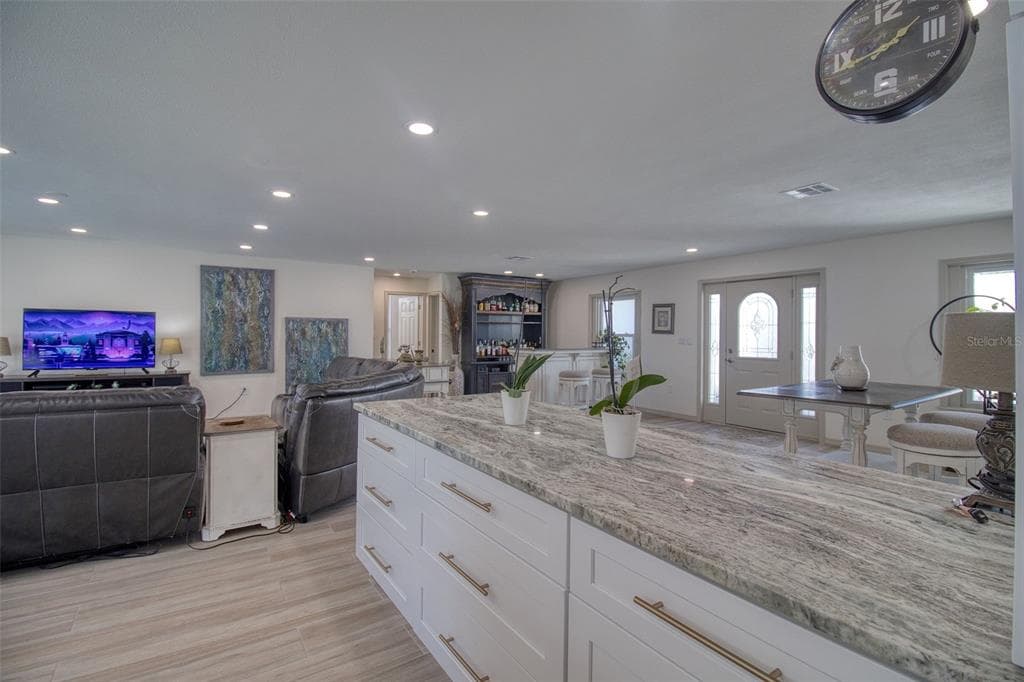 13804 PLUMOSA AVENUE photo 18