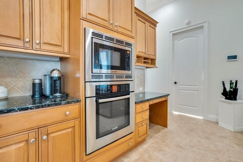 3040 HIGHLANDS BY THE LAKE WAY photo 18