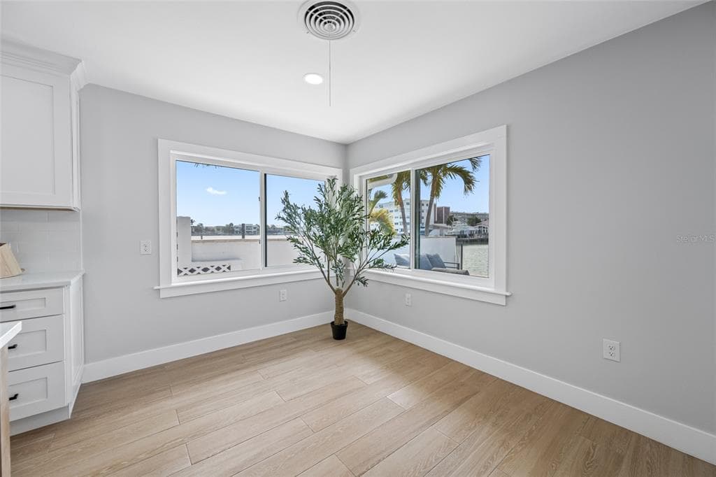 370 59TH AVENUE photo 11