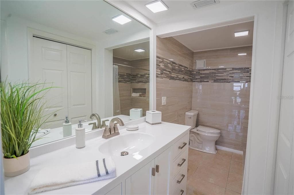7100 SUNSHINE SKYWAY LANE S 201 photo 4