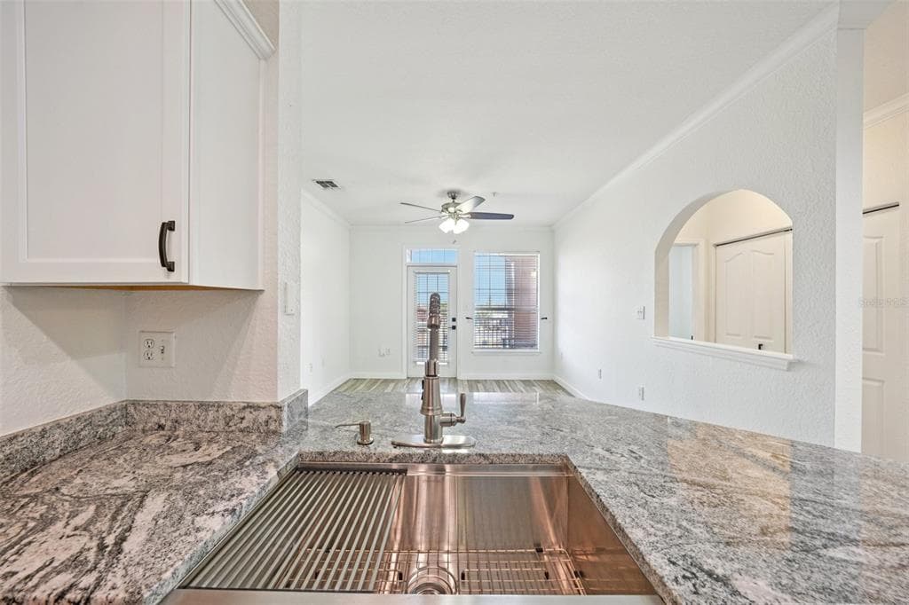 5000 CULBREATH KEY WAY 8-212 photo 6