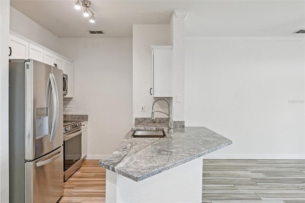 5000 CULBREATH KEY WAY 8-212 photo 12