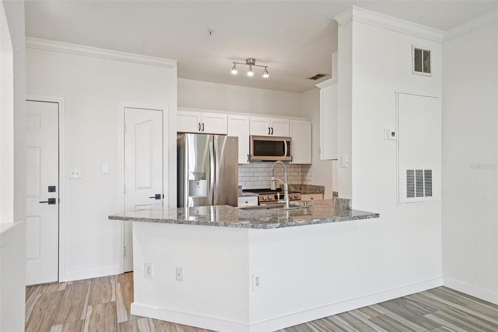 5000 CULBREATH KEY WAY 8-212 photo 10