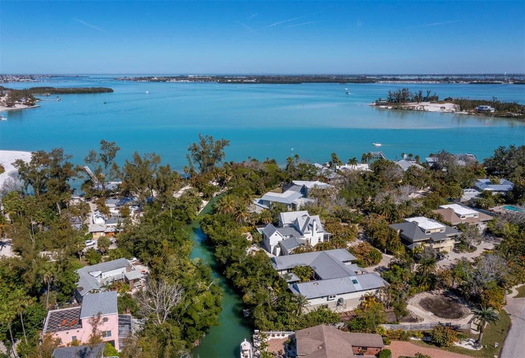 677 LANDS END DRIVE 1