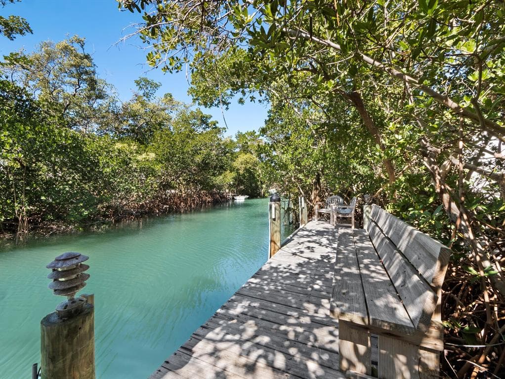 677 LANDS END DRIVE 5