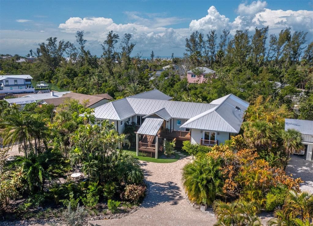 677 LANDS END DRIVE 4