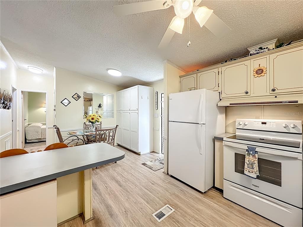 698 CINDI AVENUE photo 23