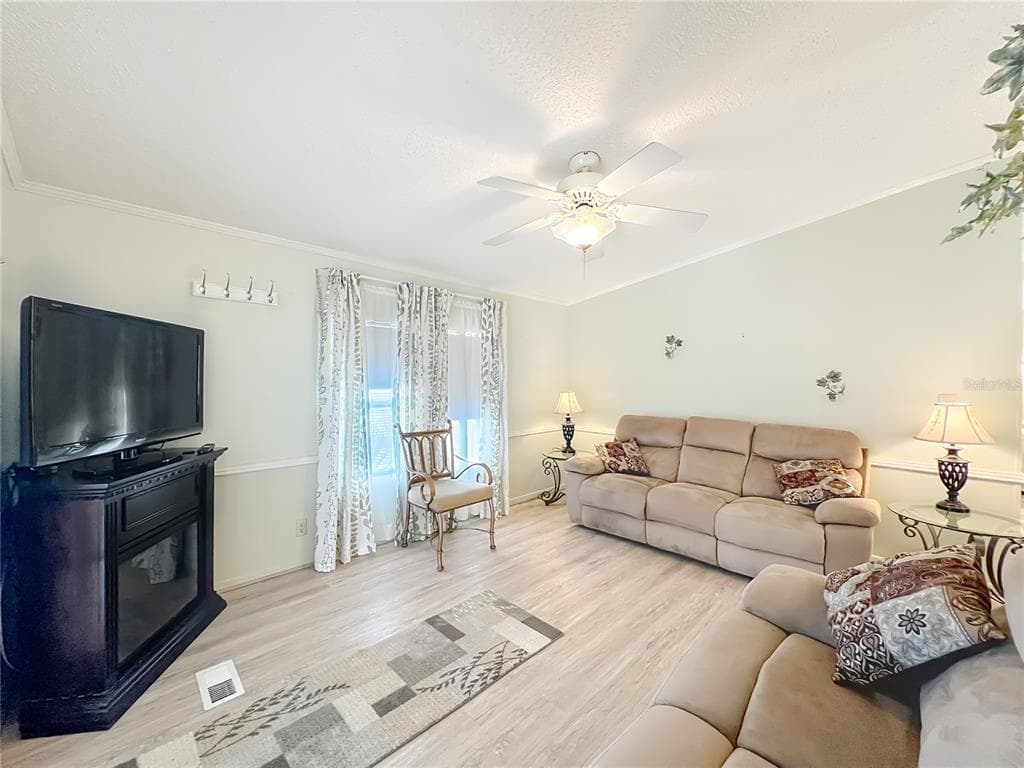 698 CINDI AVENUE photo 6