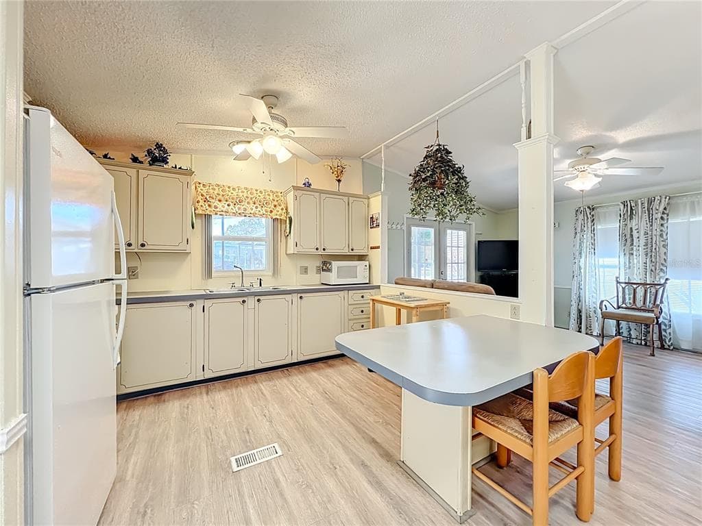 698 CINDI AVENUE photo 20
