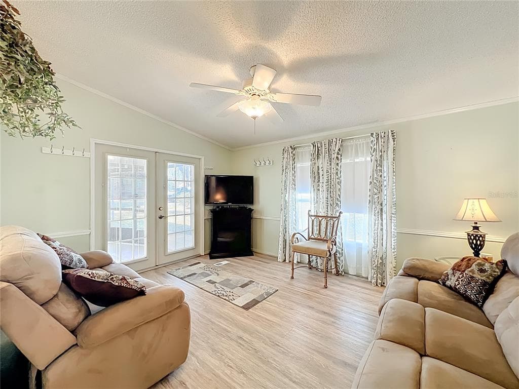698 CINDI AVENUE photo 11