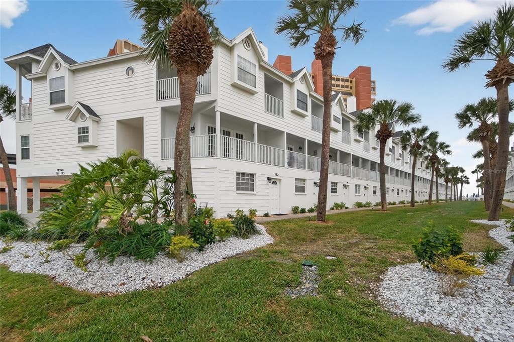 17960 GULF BOULEVARD 119 photo 3